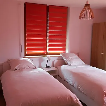 Au Chant De La Riviere *